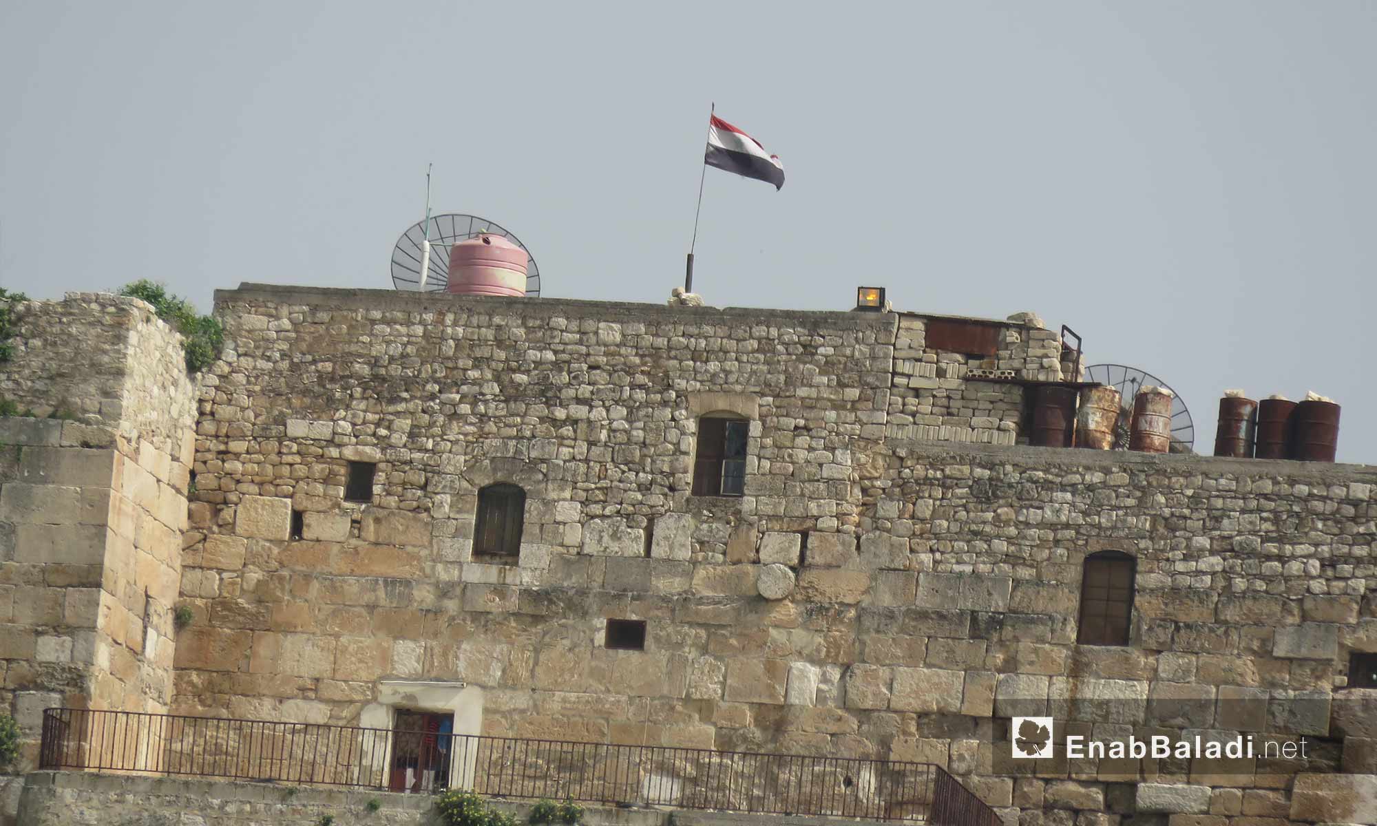 تمركز قوات الأسد في قلعة المضيق بريف حماة الغربي - 5 آذار 2018 (عنب بلدي)