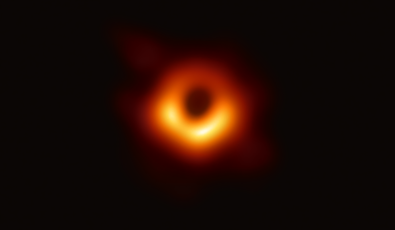 الثقب الأسود (ويكيميديا - مشاع ابداعي)